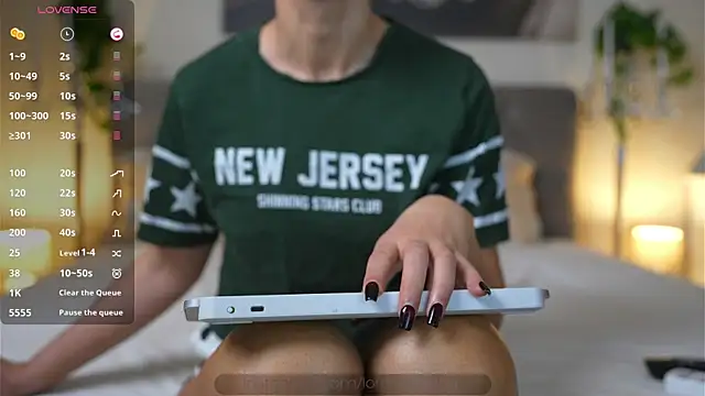 Lorettelorena online show from 12/24/24, 07:55