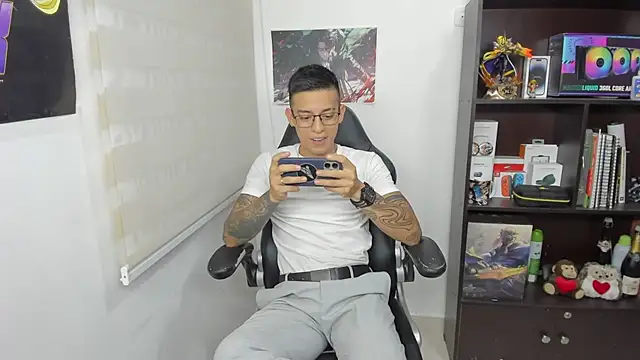 Snapshot of SIXXTOLOVE18 chatting on 03/08/25, 01:39 SIXXTOLOVE18 online show from 03/08/25, 01:39