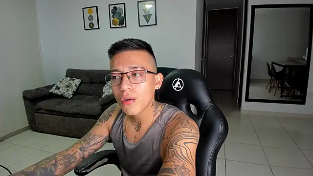 Snapshot of SIXXTOLOVE18 chatting on 09/09/25, 04:34 SIXXTOLOVE18 online show from 09/09/25, 04:34