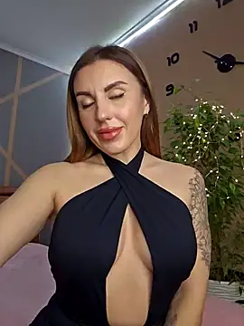 Snapshot of Kalli_Fornia chatting on 12/10/24, 08:19 Kalli Fornia online show from 12/10/24, 08:19