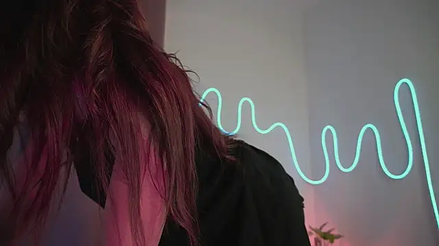 Snapshot of HannaMoom chatting on 12/17/24, 10:22 HannaMoom online show from 12/17/24, 10:22