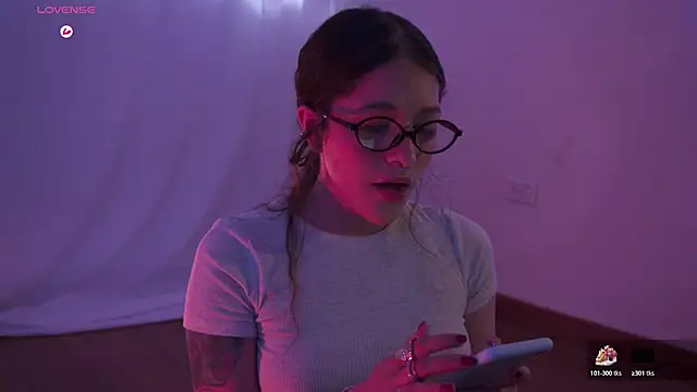 Snapshot of HannaMoom chatting on 10/21/25, 09:15 HannaMoom online show from 10/21/25, 09:15