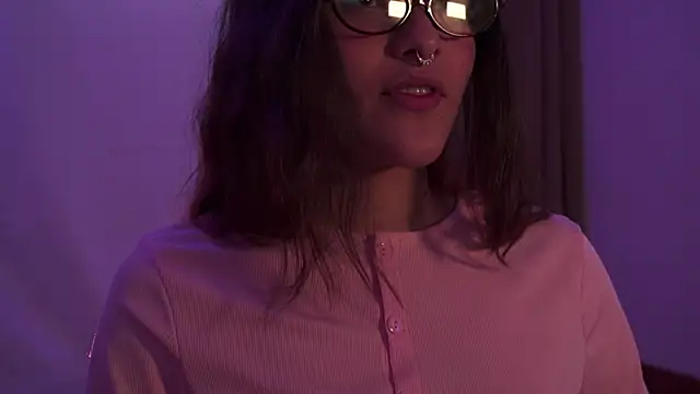 Snapshot of HannaMoom chatting on 11/15/25, 10:15 HannaMoom online show from 11/15/25, 10:15