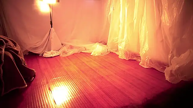 Snapshot of HannaMoom chatting on 11/19/25, 10:32 HannaMoom online show from 11/19/25, 10:32