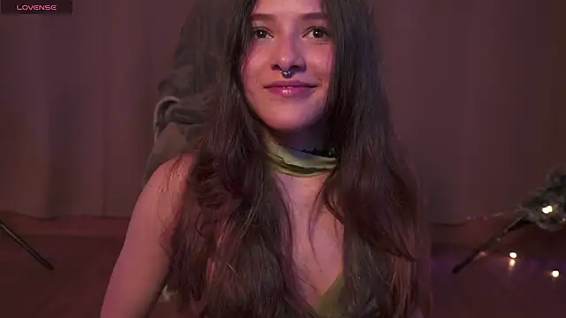 Snapshot of HannaMoom chatting on 12/15/25, 09:41 HannaMoom online show from 12/15/25, 09:41