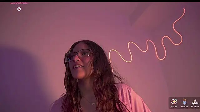 Snapshot of HannaMoom chatting on 01/07/26, 03:03 HannaMoom online show from 01/07/26, 03:03