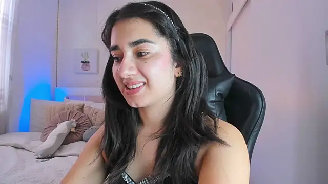 annadu011 online show from 01/31/25, 05:21