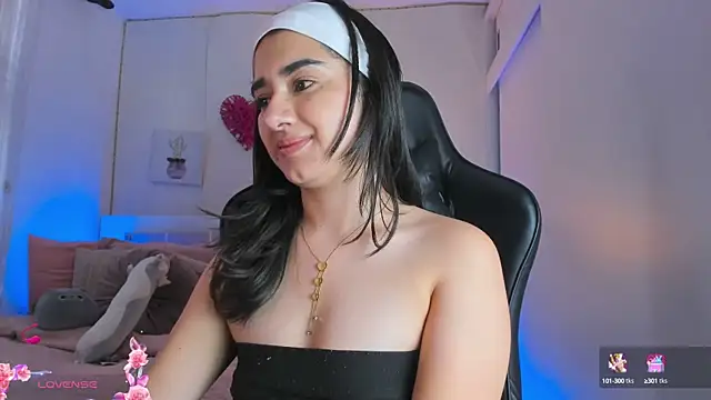 annadu011 online show from 03/04/25, 08:16