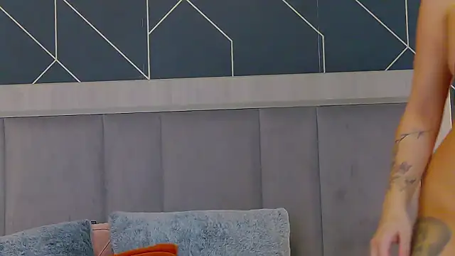 EmyLaveau online show from 02/09/26, 06:39