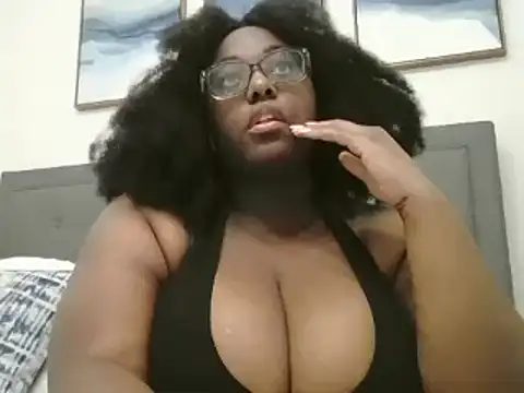 Snapshot of MissCC99 chatting on 12/05/24, 08:00 MissCC99 online show from 12/05/24, 08:00