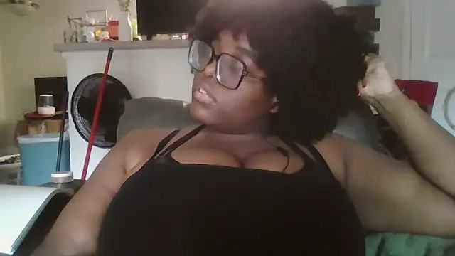 Snapshot of MissCC99 chatting on 10/06/25, 05:32 MissCC99 online show from 10/06/25, 05:32