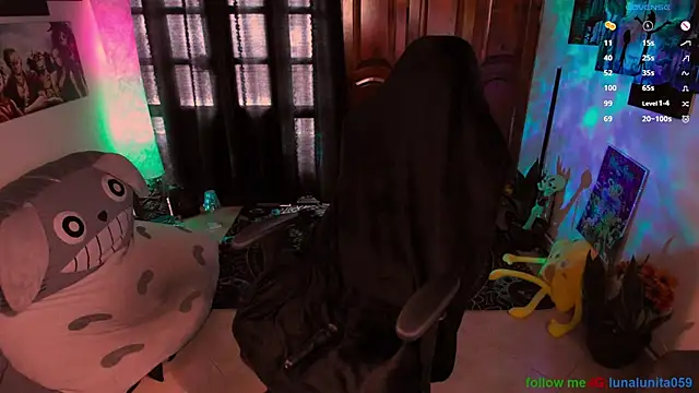 Snapshot of emma_luna59 chatting on 12/17/24, 09:16 emma luna59 online show from 12/17/24, 09:16