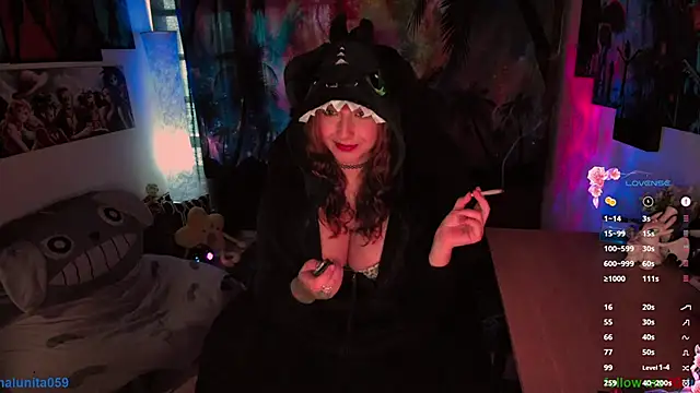 Snapshot of emma_luna59 chatting on 10/29/25, 08:32 emma luna59 online show from 10/29/25, 08:32