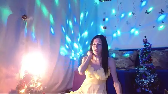 Snapshot of ElysaSun chatting on 12/20/25, 06:15 ElysaSun online show from 12/20/25, 06:15