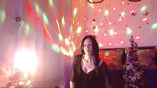 Snapshot of ElysaSun chatting on 12/22/25, 06:49 ElysaSun online show from 12/22/25, 06:49