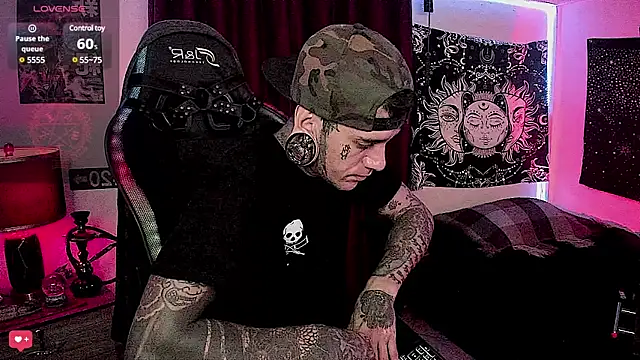 Snapshot of josh__ackerman chatting on 01/02/25, 10:48 josh ackerman online show from 01/02/25, 10:48