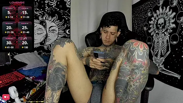 Snapshot of josh__ackerman chatting on 01/20/25, 12:57 josh ackerman online show from 01/20/25, 12:57