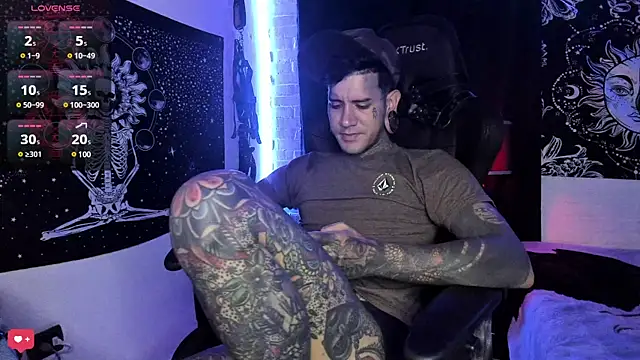 Snapshot of josh__ackerman chatting on 03/11/25, 05:27 josh ackerman online show from 03/11/25, 05:27