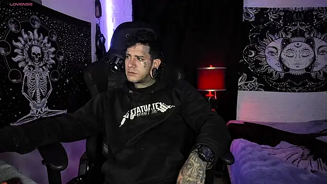 Snapshot of josh__ackerman chatting on 03/16/25, 04:41 josh ackerman online show from 03/16/25, 04:41