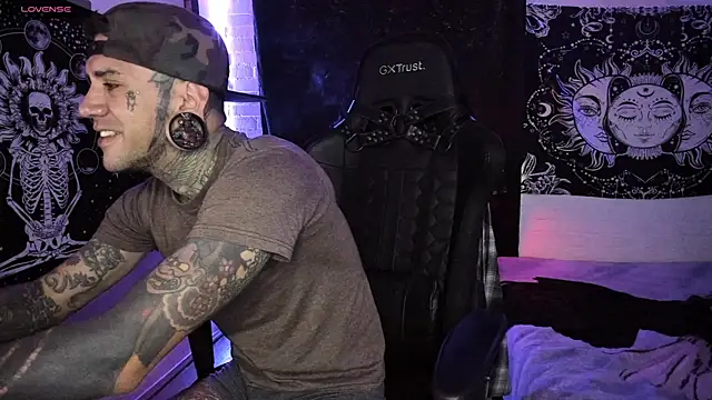 Snapshot of josh__ackerman chatting on 03/20/25, 06:31 josh ackerman online show from 03/20/25, 06:31