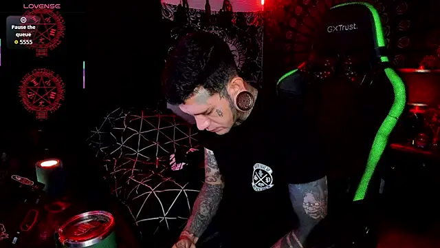 Snapshot of josh__ackerman chatting on 10/05/25, 02:48 josh ackerman online show from 10/05/25, 02:48