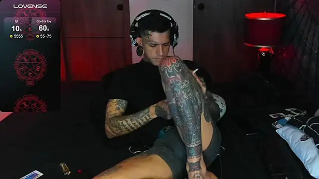 Snapshot of josh__ackerman chatting on 12/17/25, 06:36 josh ackerman online show from 12/17/25, 06:36