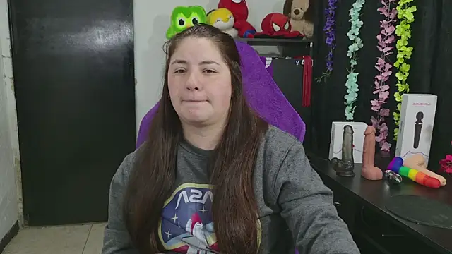 Snapshot of ann_bronw chatting on 02/18/26, 11:06 ann bronw online show from 02/18/26, 11:06