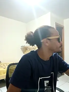 Snapshot of JamesQuaresma chatting on 02/10/25, 04:19 JamesQuaresma online show from 02/10/25, 04:19