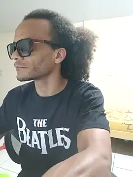 Snapshot of JamesQuaresma chatting on 03/10/25, 03:01 JamesQuaresma online show from 03/10/25, 03:01