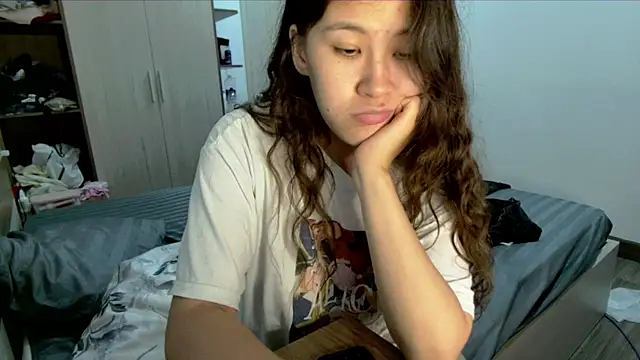 Snapshot of Riz_girl chatting on 08/05/26, 04:10 Riz girl online show from 08/05/26, 04:10