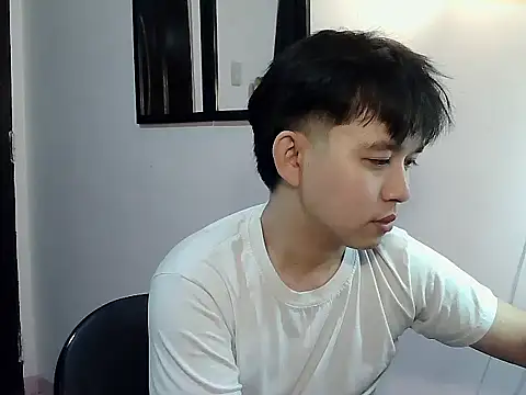 Snapshot of alfonsoasiancutie chatting on 12/16/25, 12:10 alfonsoasiancutie online show from 12/16/25, 12:10