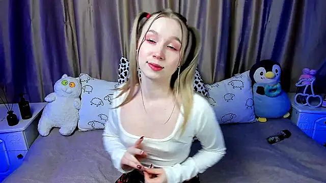 Snapshot of LilyStarlight chatting on 01/12/25, 03:39 LilyStarlight online show from 01/12/25, 03:39