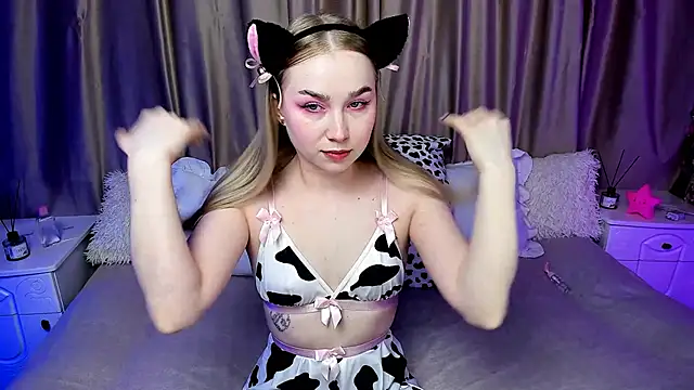 Snapshot of LilyStarlight chatting on 11/14/25, 05:17 LilyStarlight online show from 11/14/25, 05:17