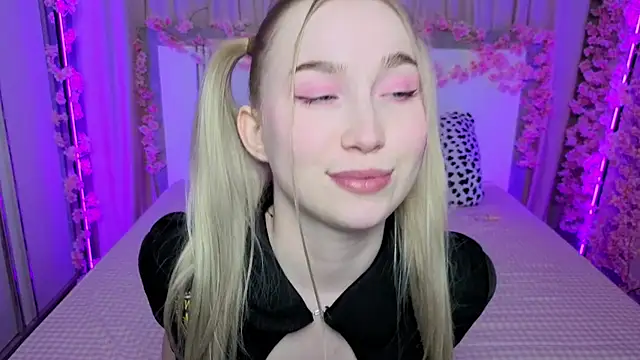 Snapshot of LilyStarlight chatting on 04/06/26, 04:46 LilyStarlight online show from 04/06/26, 04:46