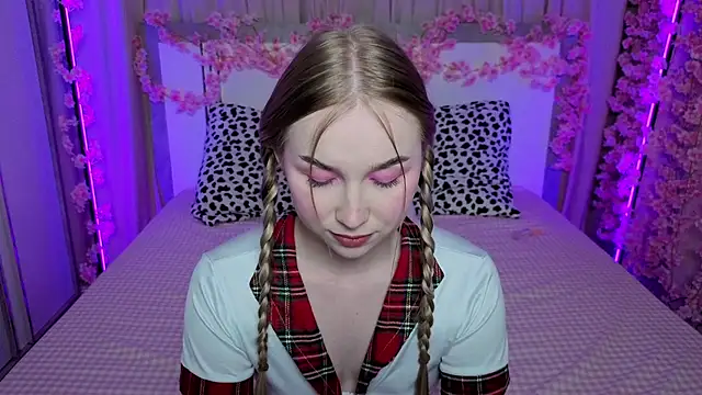 Snapshot of LilyStarlight chatting on 04/13/26, 03:23 LilyStarlight online show from 04/13/26, 03:23