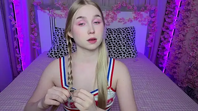 Snapshot of LilyStarlight chatting on 05/17/26, 03:37 LilyStarlight online show from 05/17/26, 03:37
