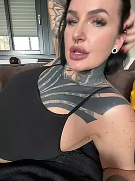 Snapshot of InkedBiitch chatting on 02/23/25, 10:17 InkedBiitch online show from 02/23/25, 10:17