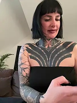 Snapshot of InkedBiitch chatting on 03/21/25, 05:43 InkedBiitch online show from 03/21/25, 05:43