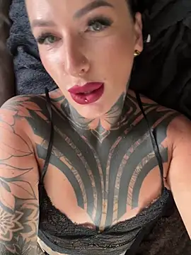 Snapshot of InkedBiitch chatting on 09/10/25, 08:14 InkedBiitch online show from 09/10/25, 08:14