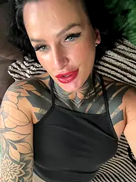 Snapshot of InkedBiitch chatting on 10/11/25, 10:03 InkedBiitch online show from 10/11/25, 10:03