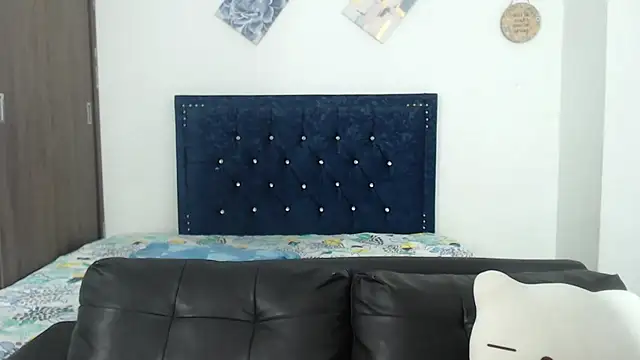 Snapshot of QueenSquirt_ chatting on 03/18/25, 08:04 QueenSquirt online show from 03/18/25, 08:04