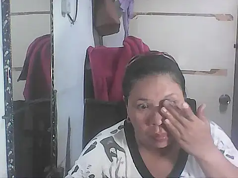 Snapshot of hotwet_mama4uxx chatting on 12/22/25, 09:39 hotwet mama4uxx online show from 12/22/25, 09:39