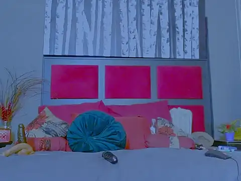 MissParis26 online show from 11/07/25, 08:53