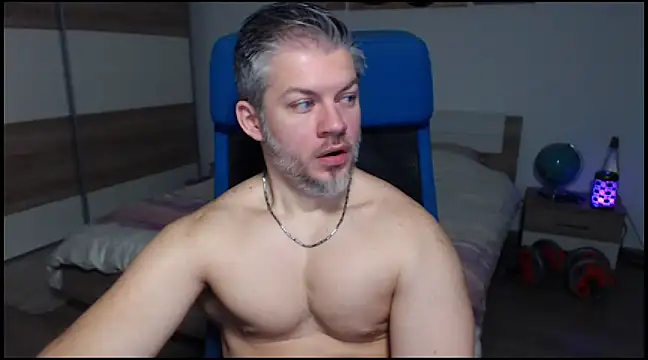 Snapshot of RobbyShawz chatting on 12/17/24, 05:29 RobbyShawz online show from 12/17/24, 05:29