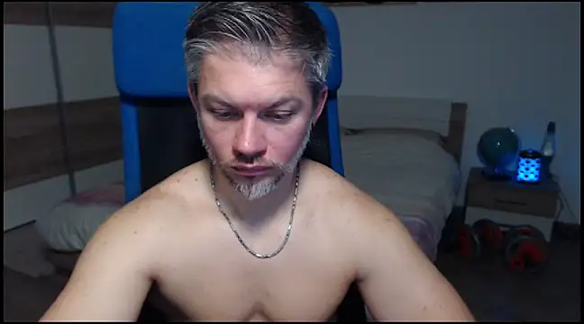 Snapshot of RobbyShawz chatting on 12/21/24, 10:50 RobbyShawz online show from 12/21/24, 10:50