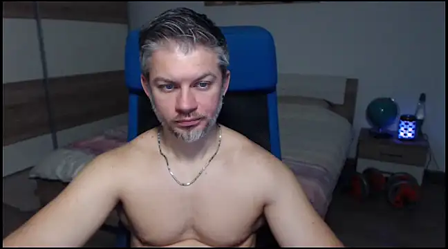 Snapshot of RobbyShawz chatting on 12/22/24, 11:22 RobbyShawz online show from 12/22/24, 11:22