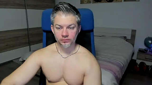 Snapshot of RobbyShawz chatting on 02/07/25, 06:03 RobbyShawz online show from 02/07/25, 06:03