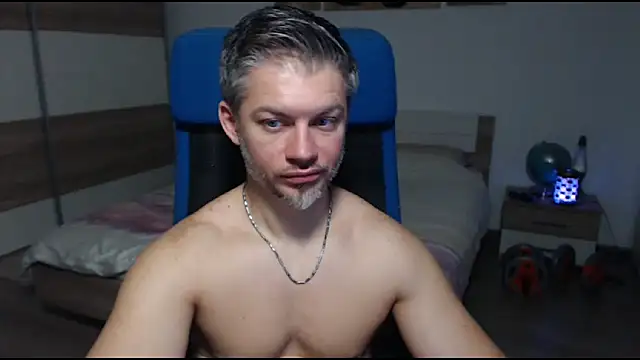 Snapshot of RobbyShawz chatting on 02/15/25, 10:33 RobbyShawz online show from 02/15/25, 10:33