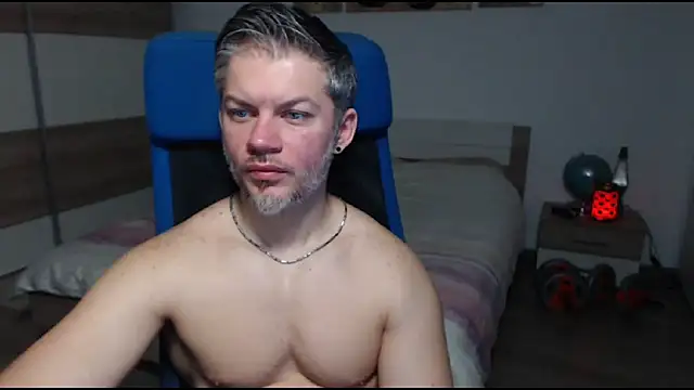 Snapshot of RobbyShawz chatting on 02/17/25, 06:09 RobbyShawz online show from 02/17/25, 06:09