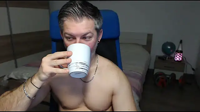 Snapshot of RobbyShawz chatting on 02/18/25, 06:15 RobbyShawz online show from 02/18/25, 06:15